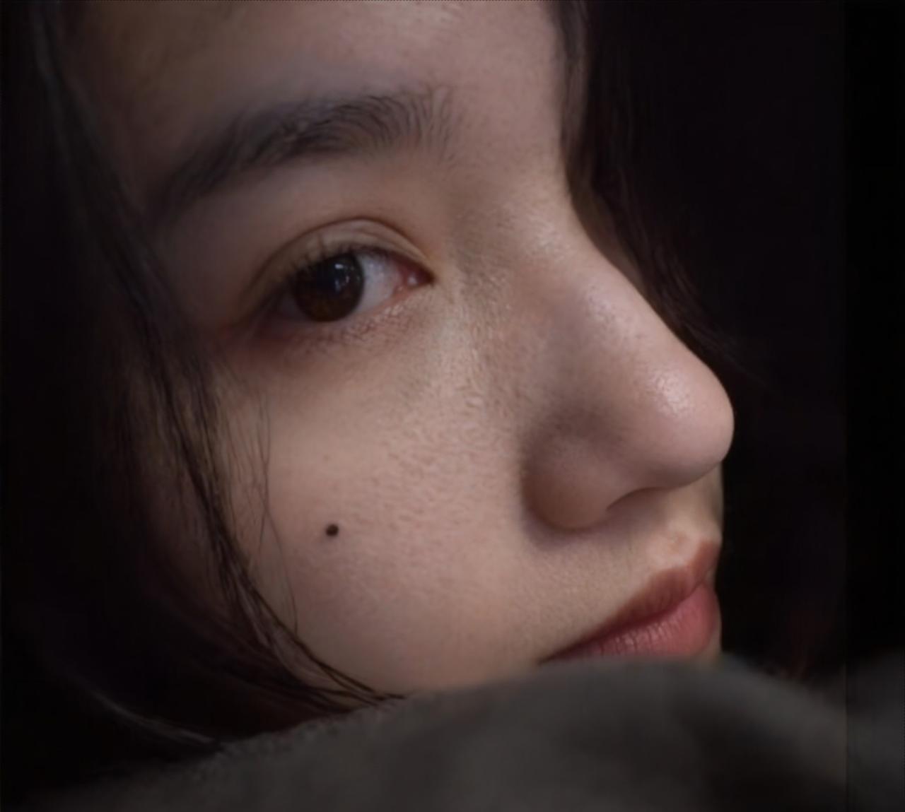 很困但睡不着是什么体验？
我现在就是。

明明白天很累，晚上也很困，躺床上，关灯