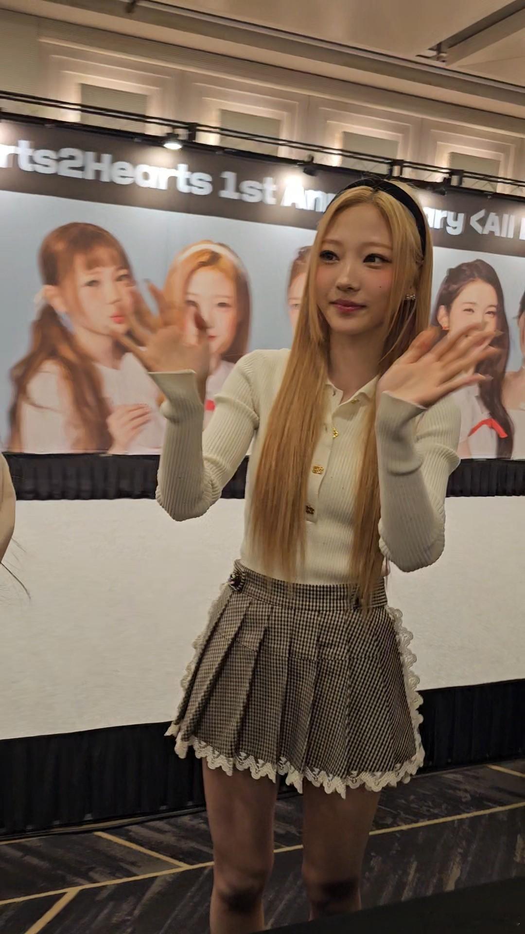 🔥韩网热帖评论翻译🔥Hearts2Hearts拍手会超级写实主义生图韩网原帖