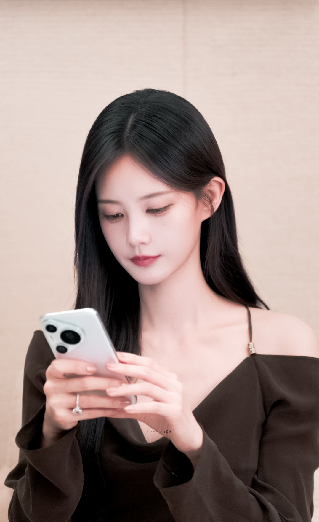 仅用0秒就嗑到了李一桐常华森谁懂！刚刷到酒吧这段直接被氛围感击中。腹黑奶狗盯上失