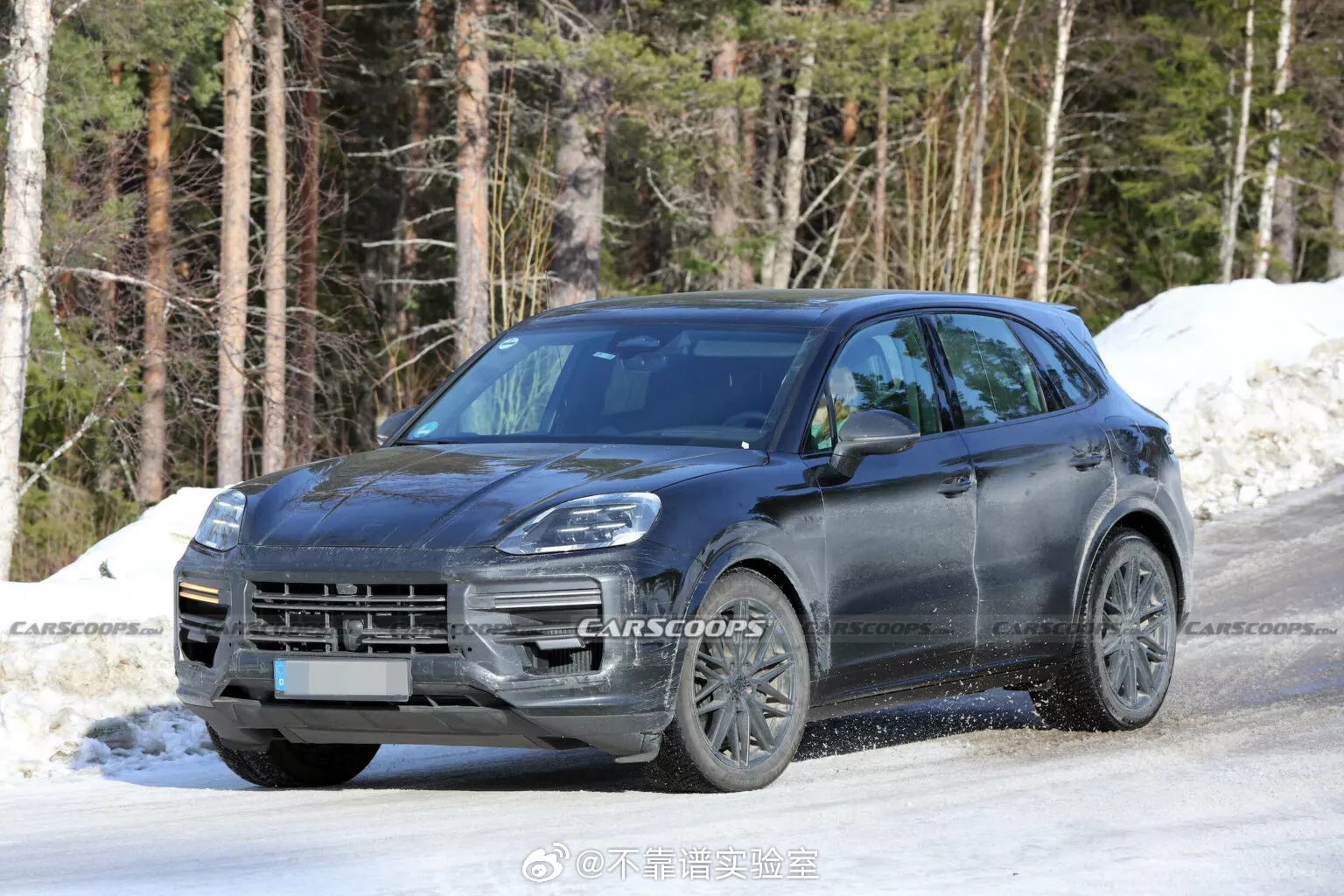 燃油卡宴还在继续进化，还吃上了911的主动进气叶片Carscoop拍到了两台卡宴