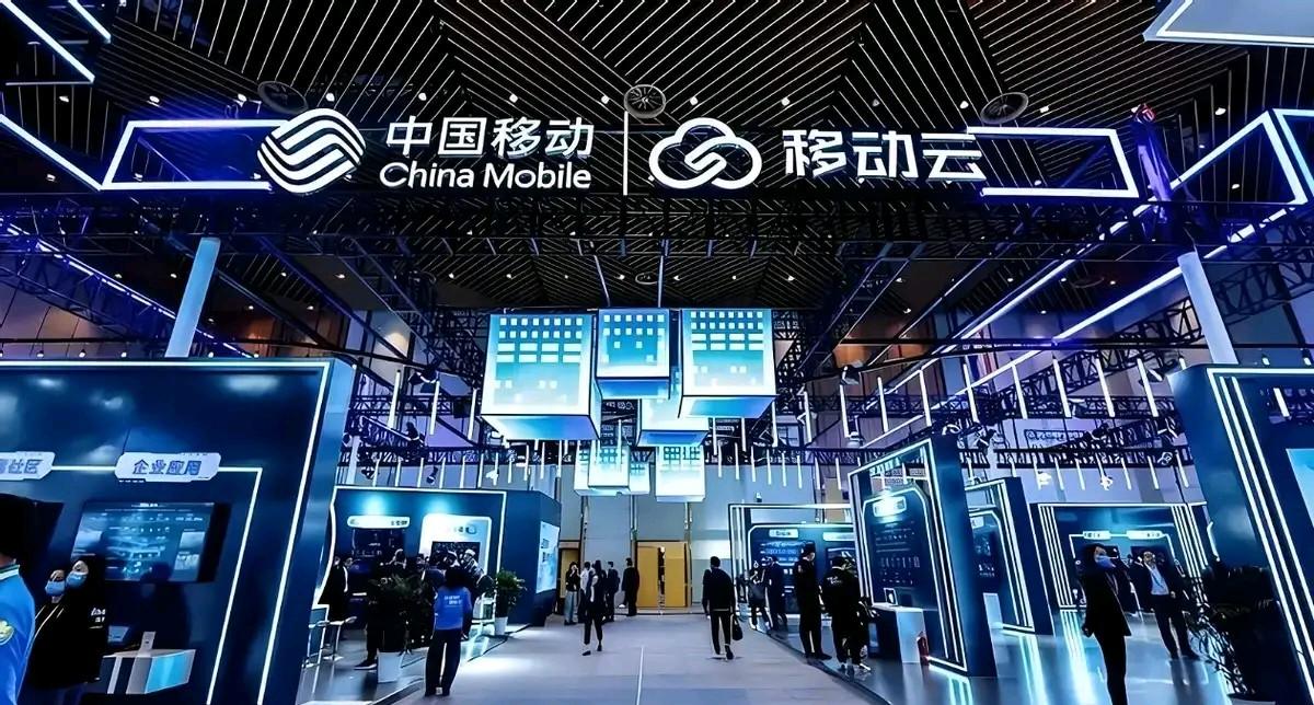 不管你信不信，这就是赤裸裸的现实！
小米：2025年收入4573亿，净利润39