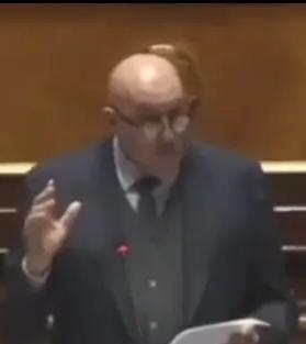 欧洲人已经和乌克兰人捆绑在一起了，乌克兰人失败了就是欧洲人失败了，意大利国防部长