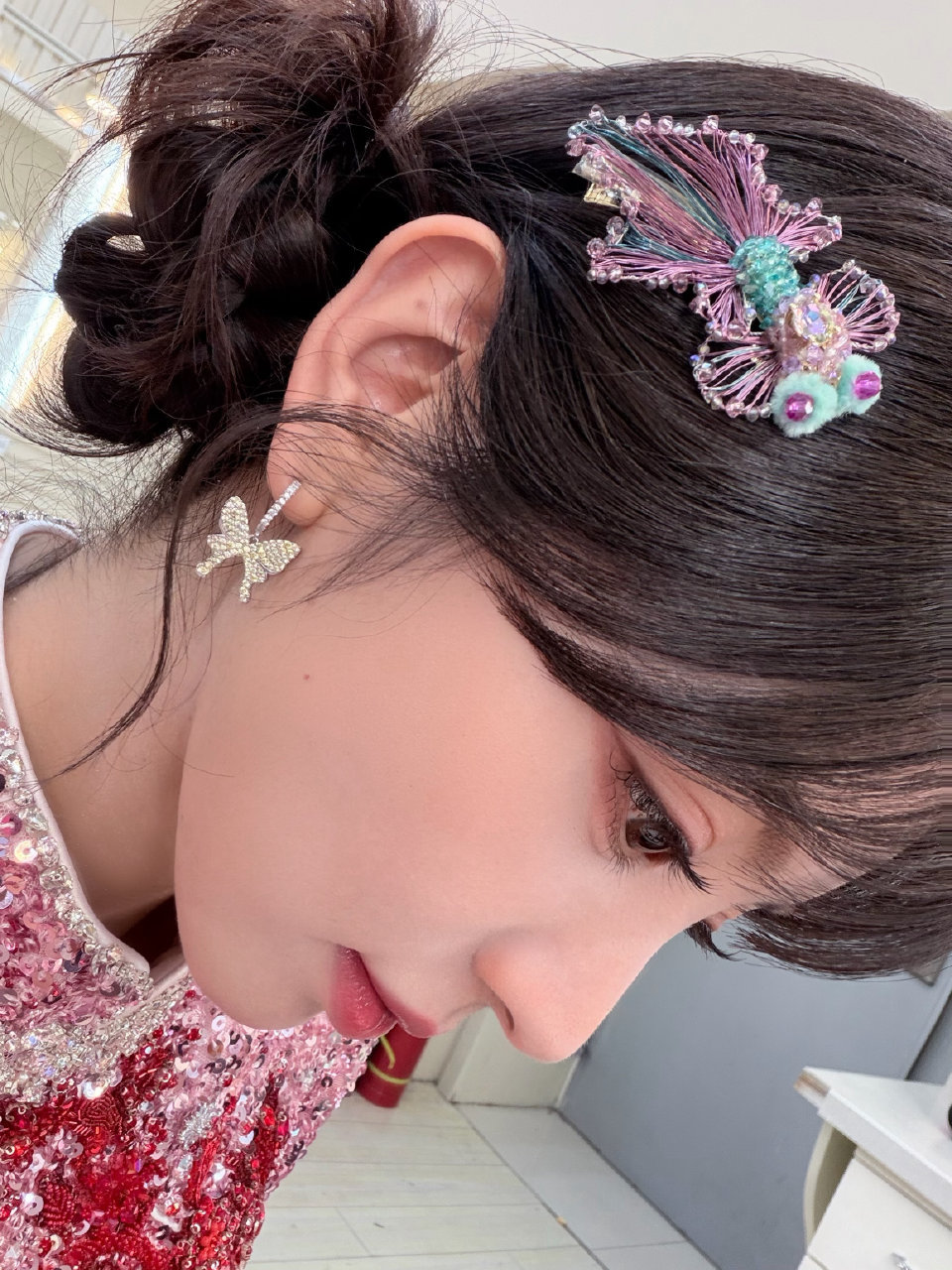 谁懂！ 田曦薇这年画福娃造型，双丸子头红装甜度爆表，后台还软乎乎送祝福，家薇怎么