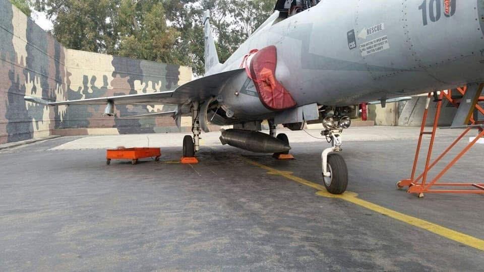 在JF-17上使用J-7副油箱的巴基斯坦空军其实我国也曾在JH-7上用过J-7的