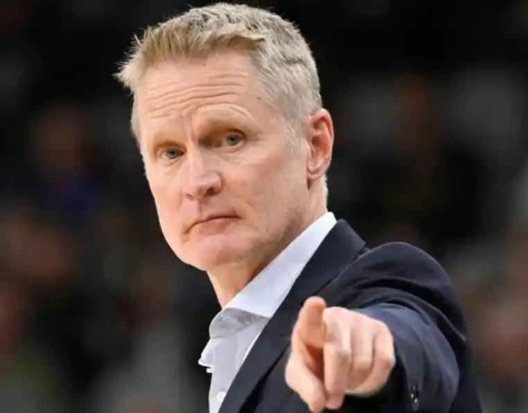 科尔现在不折腾了，因为试了二十多场后，发现折腾不起了。
之前科尔那用人是真让人看