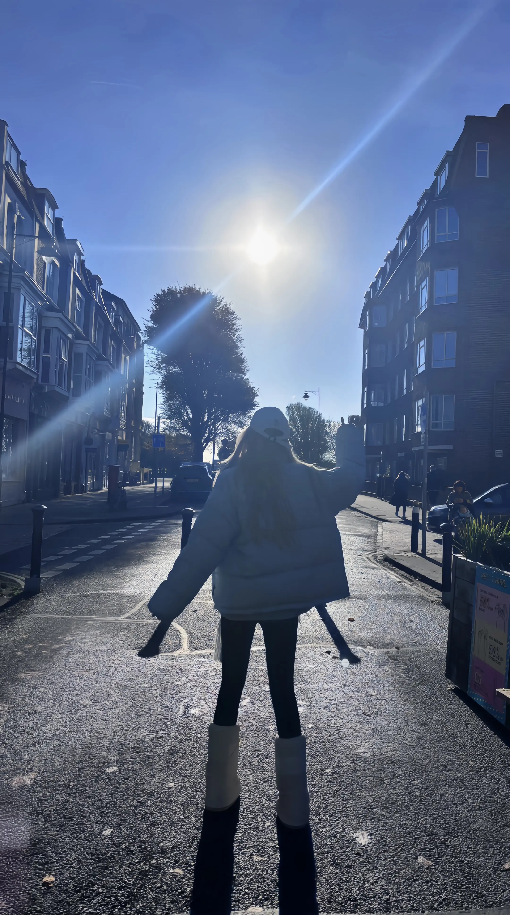 初见你时阳光又明媚