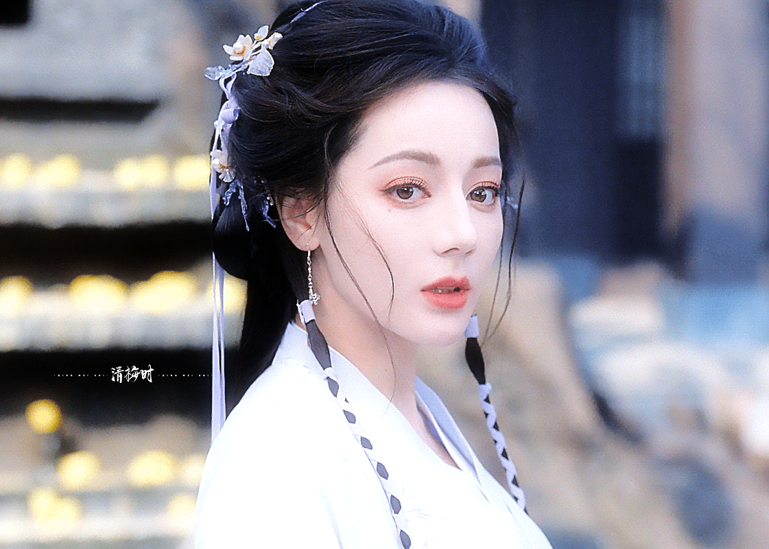 秦榛导演拍的90花 热巴 杨紫 