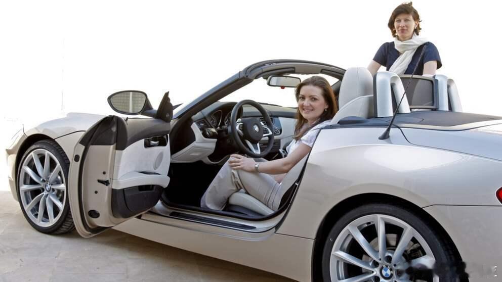 #专业报考指南# #汽车专业的女性好就业吗# 好就业啊，举个例子吧，让男人着迷的