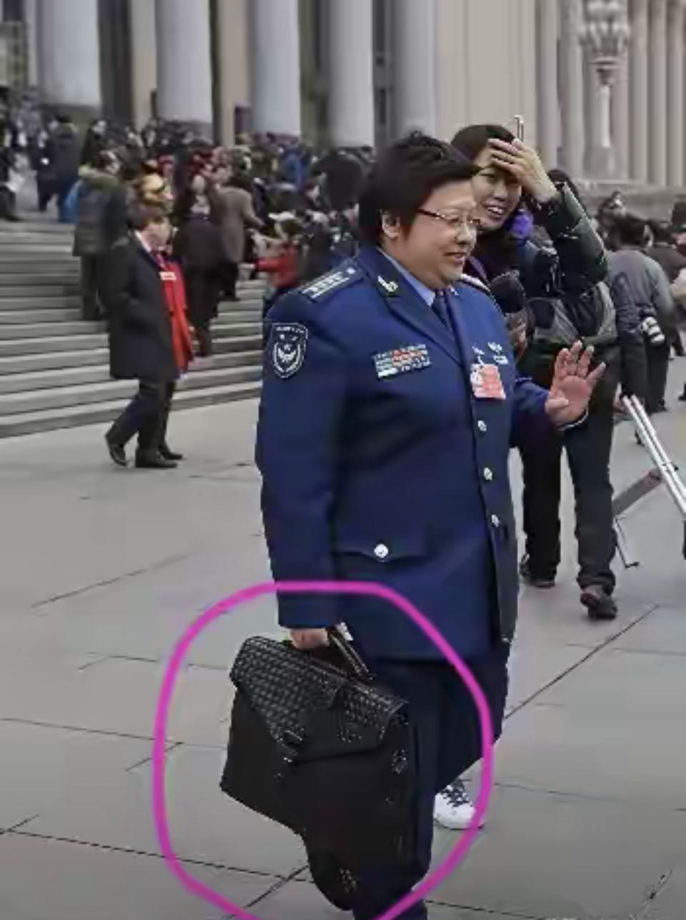 这个包多少钱？
