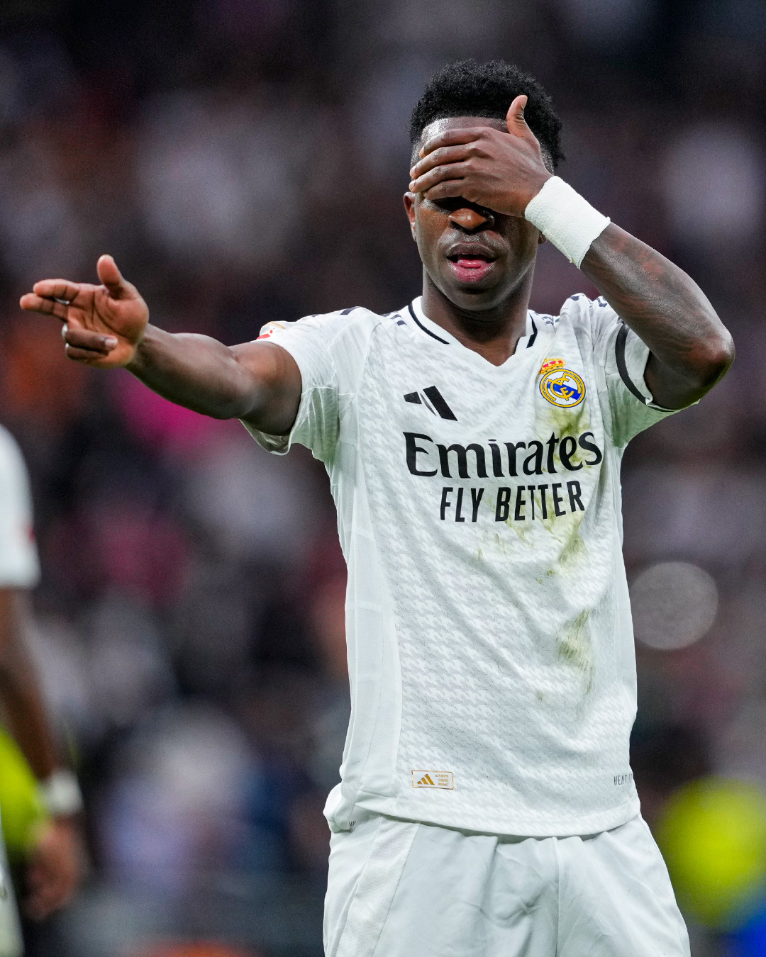 全场比赛结束：凭借上半场姆巴佩和威尼修斯的进球，皇马主场2-1战胜巴列卡诺。皇马