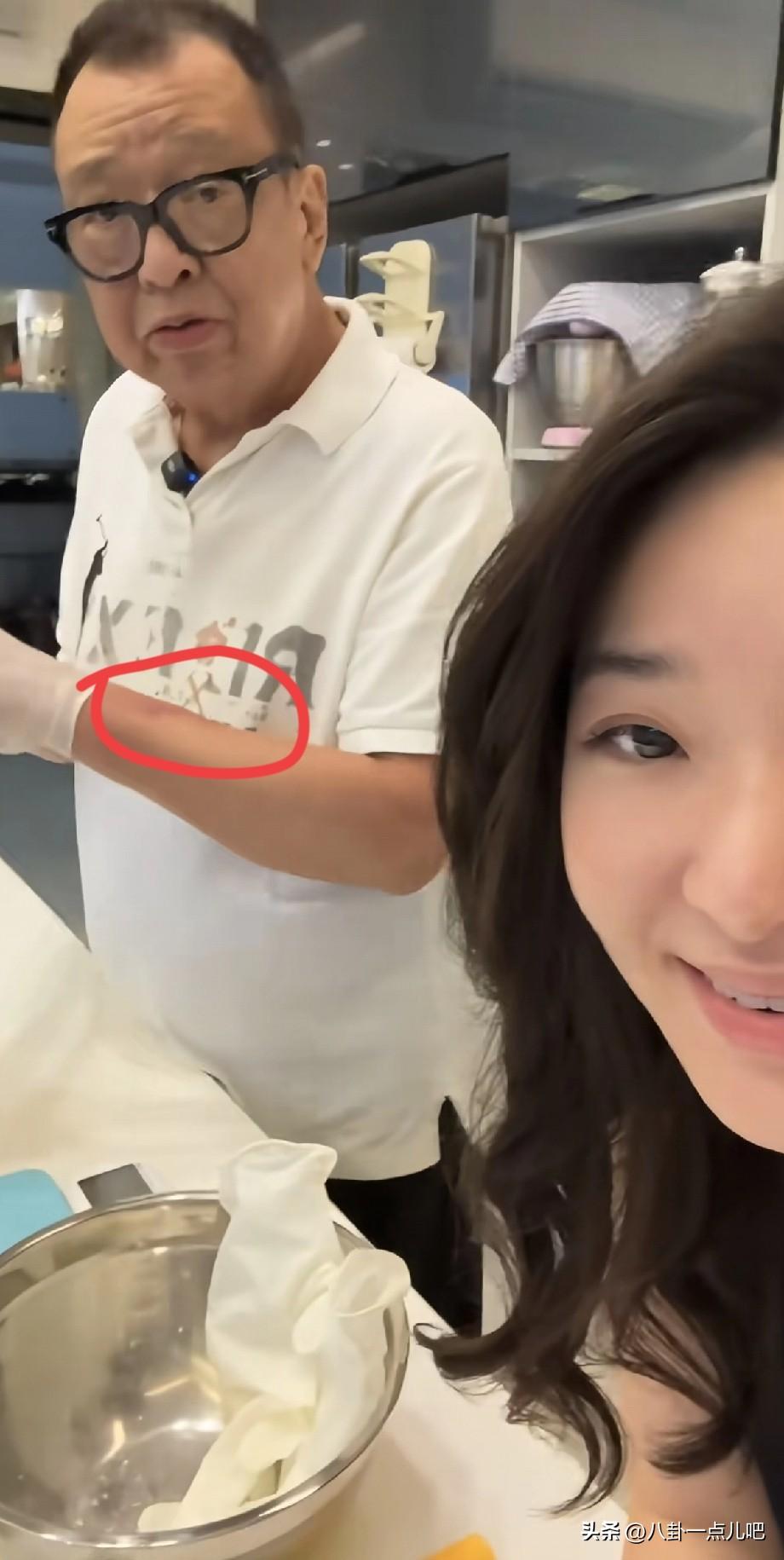 许绍雄去世，
原来在国庆、中秋的时候，
女儿的vlog上就有预兆了！

当时身体