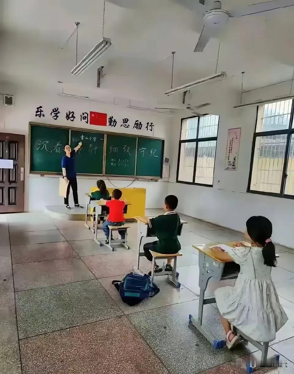 当下一些乡村小学的现状，真的让人忧心。

乡村小学教育资源配置严重不均，和城市小