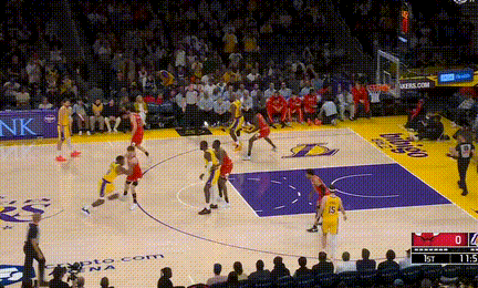 三核之间的配合，创造出一个超大空位公牛vs湖人