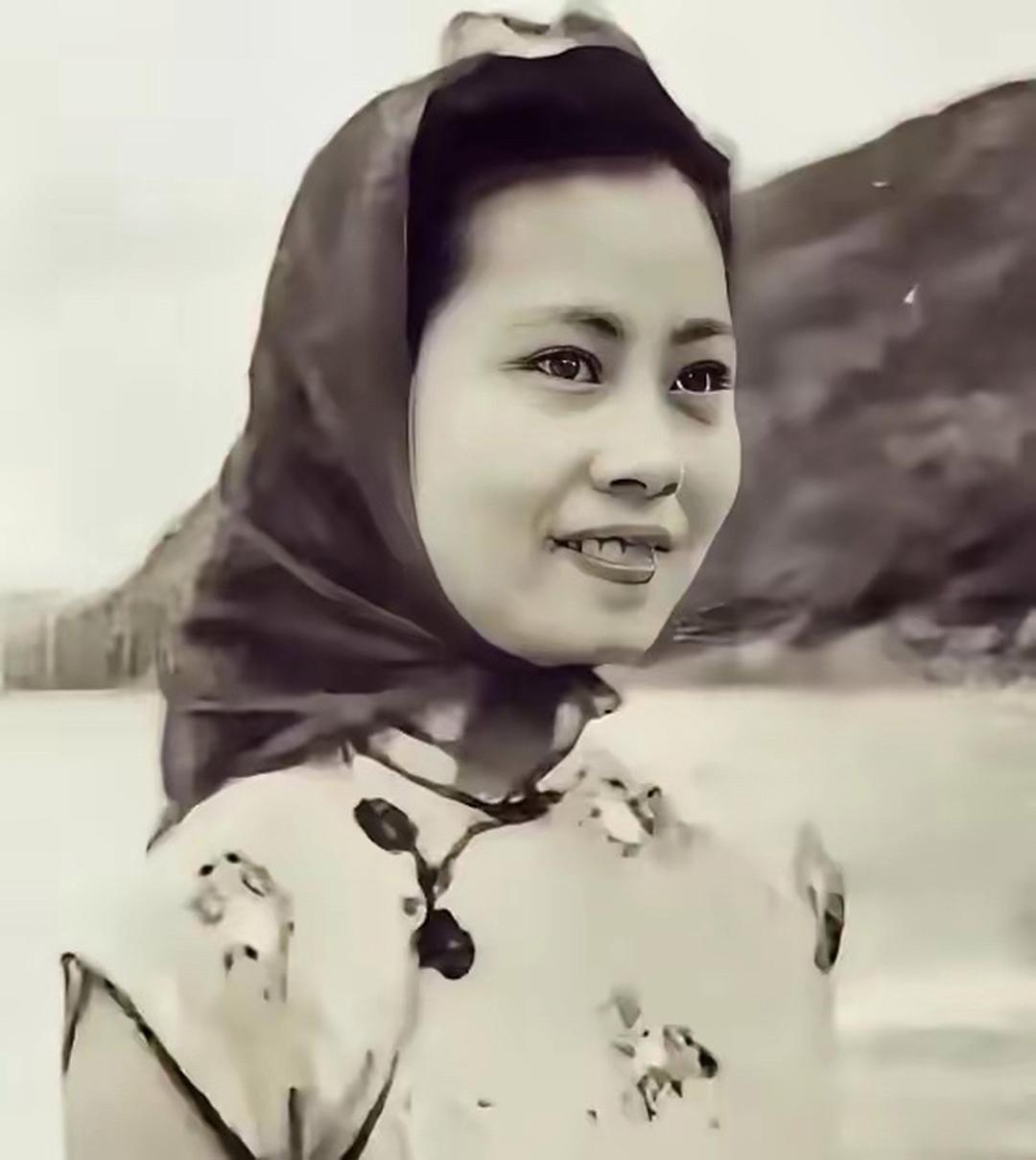 1943年，东江纵队19岁女情报员被叛徒卖给日本人，跳江前她朝特务头子笑了一下—