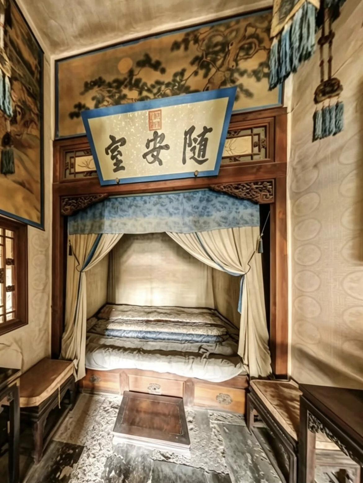 乾隆帝的寝室，没想到只有9㎡，不过也正常，古人认为“屋大人少不聚气”，卧室过大容