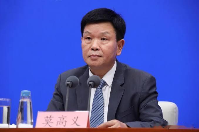 莫高义接掌云南，别把他看成只会写稿的秀才。他在广东管过外宣，在中纪委管过宣传，在