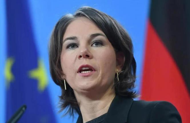 德总理访问中国，外长被留在国内，美媒：美国最大的敌人不是中俄。
 
德国总理率团