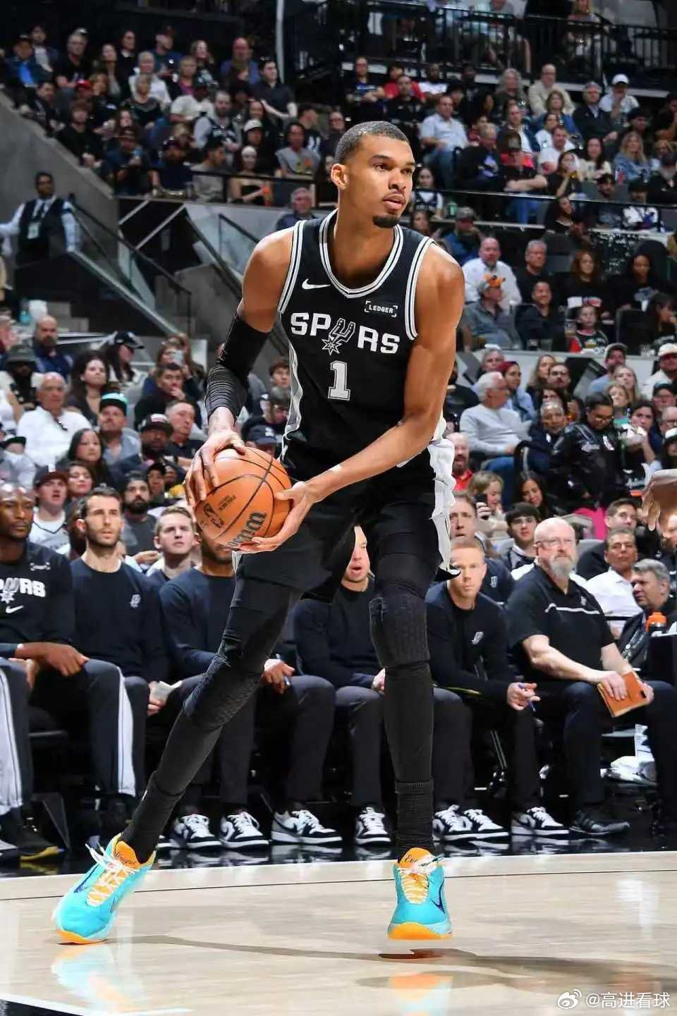 魔术大胜东部第一获3连胜：班凯罗31+5贝恩25分 杜伦18+8北京时间4月7日