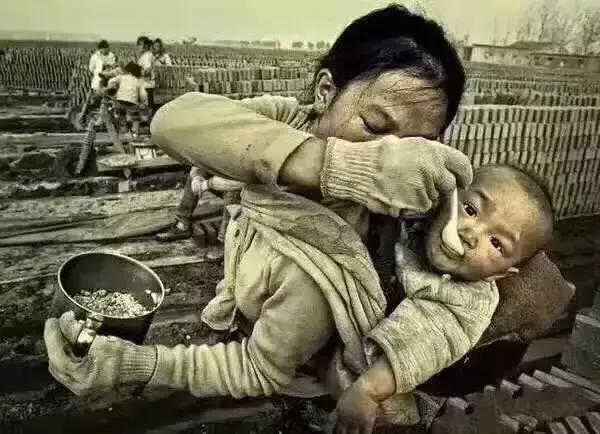 孩子你要记住:养大你的是你的父母！你从不欠“祖国和政府”半毛钱，因为他们从不允许