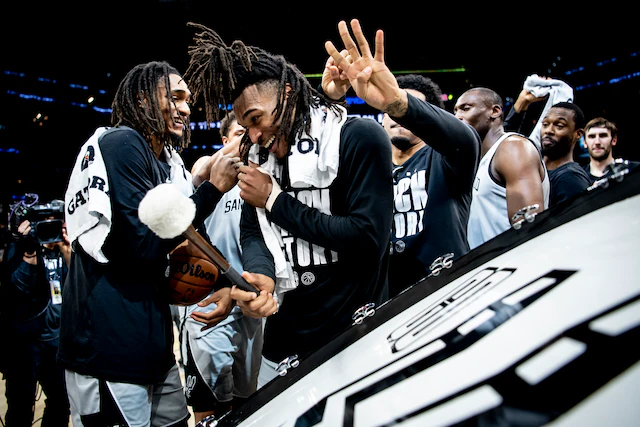 斯蒂芬-卡斯尔谈到球迷们对他的支持:“得到球迷们和这座城市的爱，真是一种特别棒、