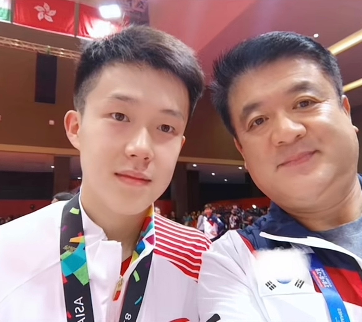 雅加达耶儿 才知道这个是耶儿在二队的主管教练 