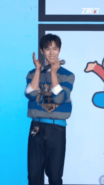 李昀锐笑的很甜跳的很搞笑李昀锐好健康的舞步 被李昀锐跑男发布会笑晕！笑的很甜跳的