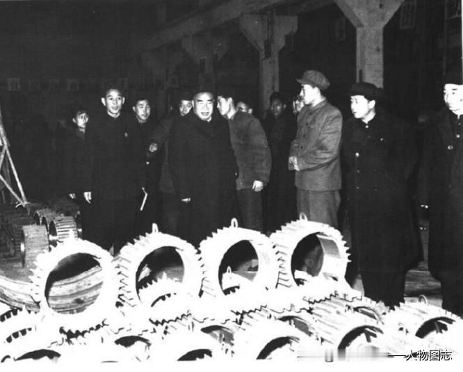 1959年11月，朱德视察北京电机厂