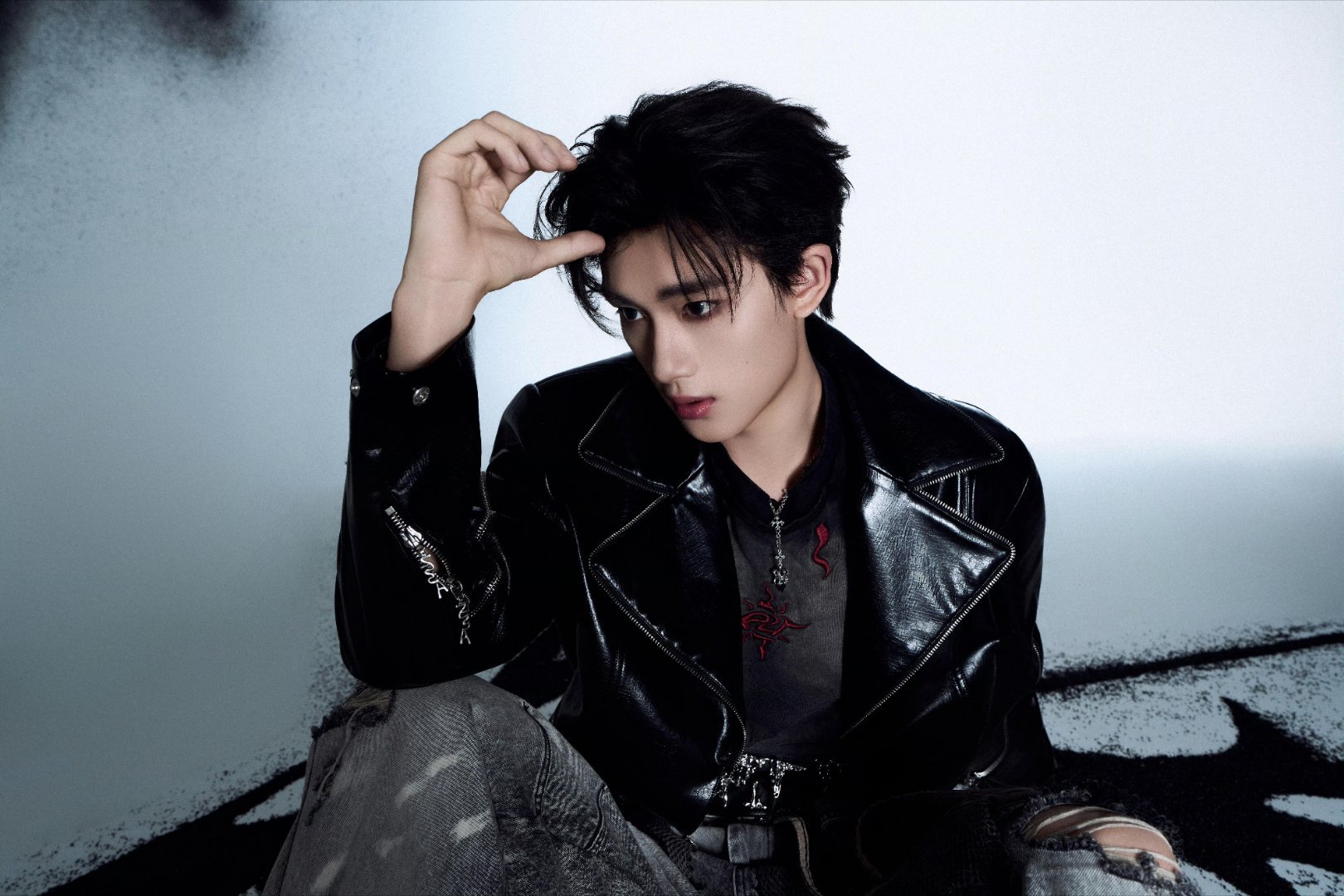 丁程鑫黑衬衫solo顶级魅魔来的黑衬衫丁程鑫直接鲨疯全场！舞蹈干净利落又帅又飒，