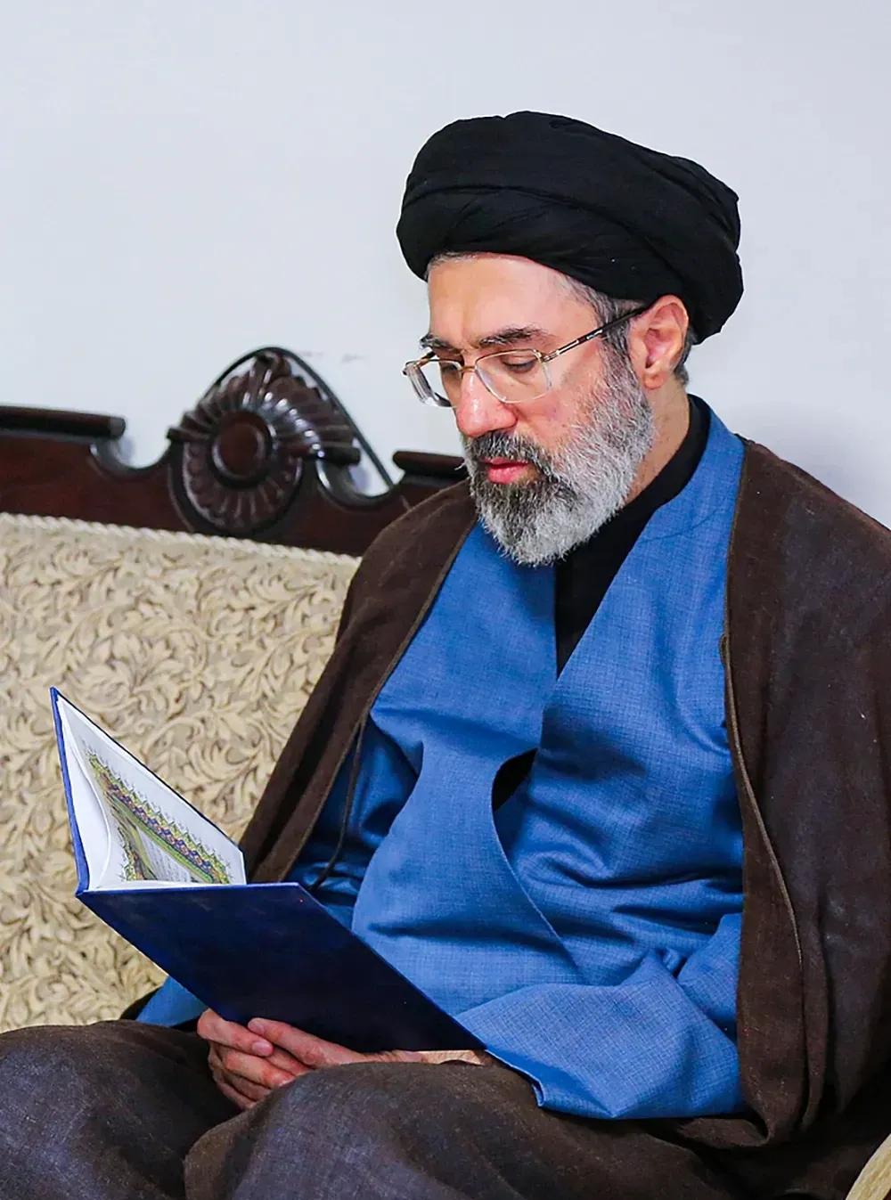 美国人又说了个笑话，
说美国用了20年花了万亿美元，用塔利班取代了塔利班。而这一