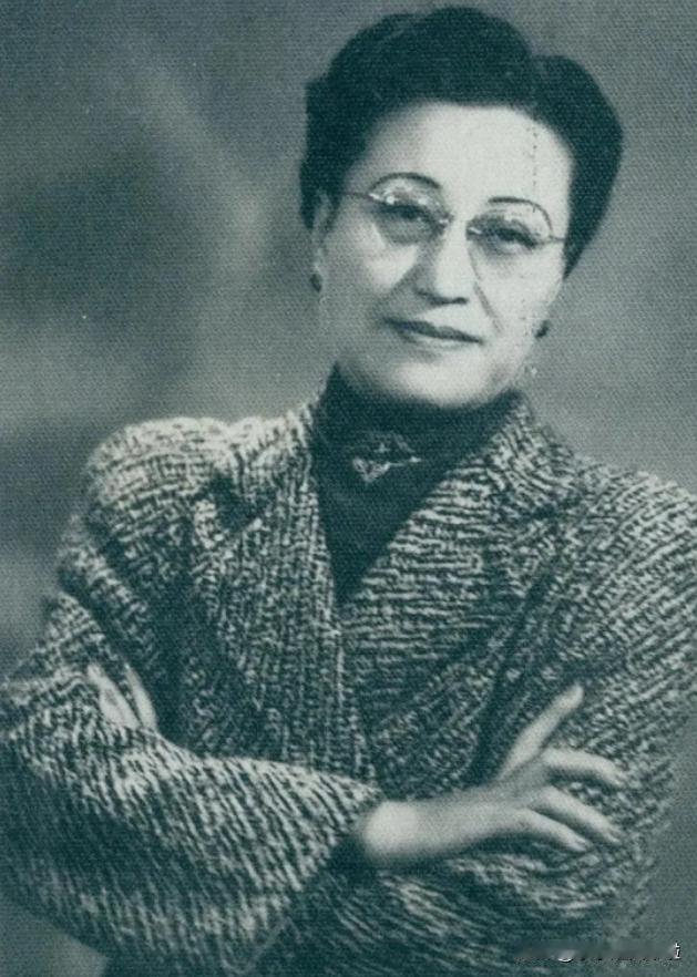 1933年，宋美龄得知蒋介石出轨陈洁如，怒气冲冲找到她，一个耳光扇过去，骂道“你