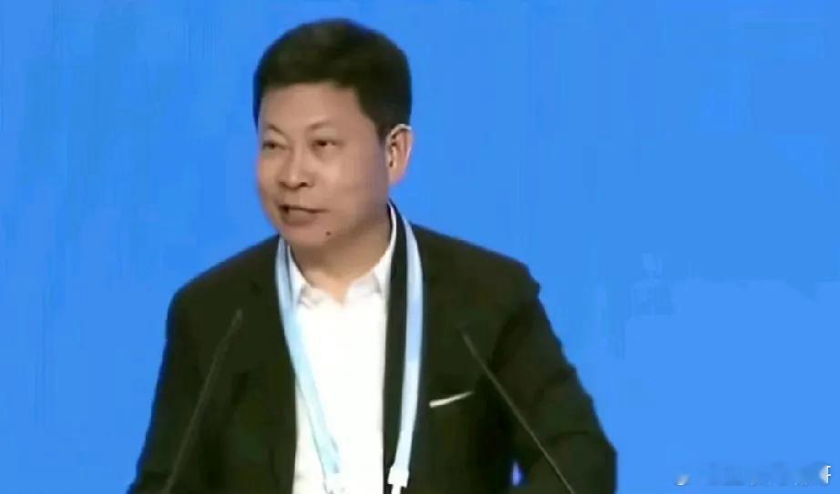 终于知道为什么大家喜欢华为了！一场智能汽车论坛大会，整个车企大佬都去了。只有余承