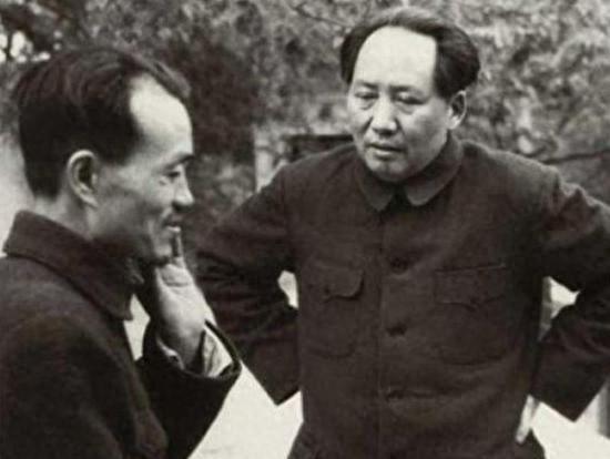 《蝶恋花》发表后胡乔木反复建议修改，毛主席劝其：你太年轻，经验尚浅，需要慢慢学习