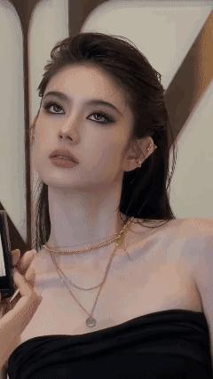 这个女人好像有欧洲人血统……[泣不成声]