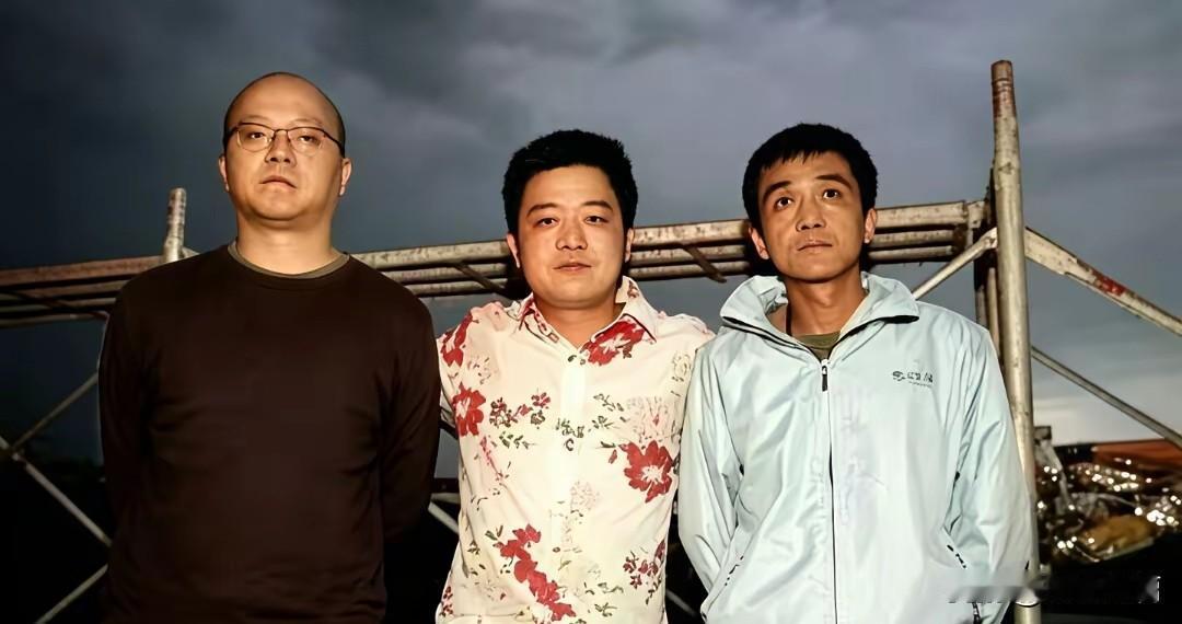 名噪一时的魔岩三杰，现在也是人到中年，步入人生下半场。

窦唯（56岁）：定居河