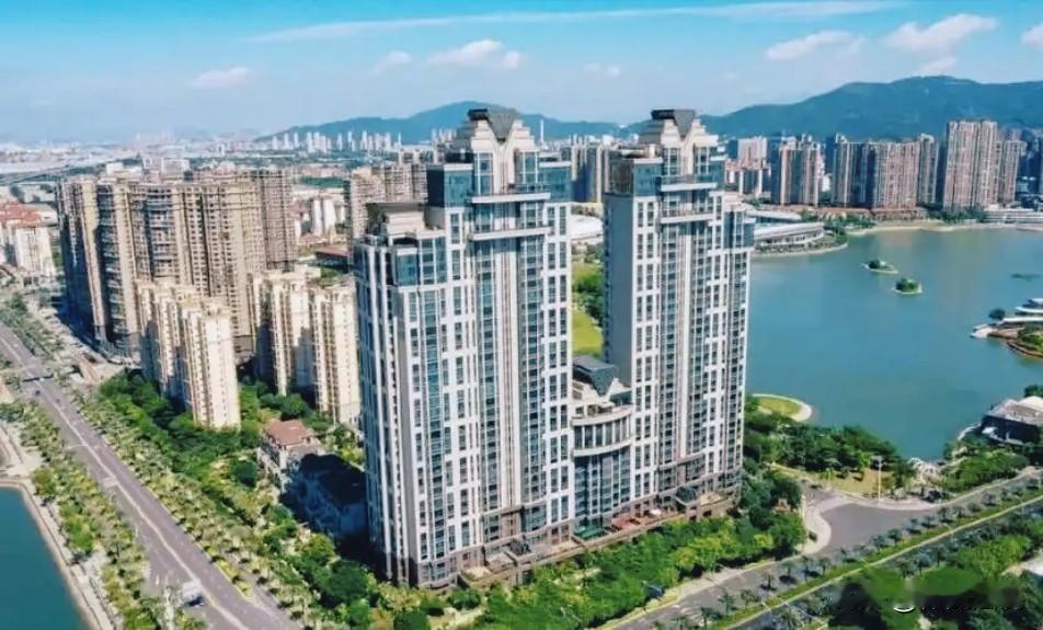 “太黑了！”福建厦门，男子委托中介买房，中介以房主代理人身份和他签了合同，男子付