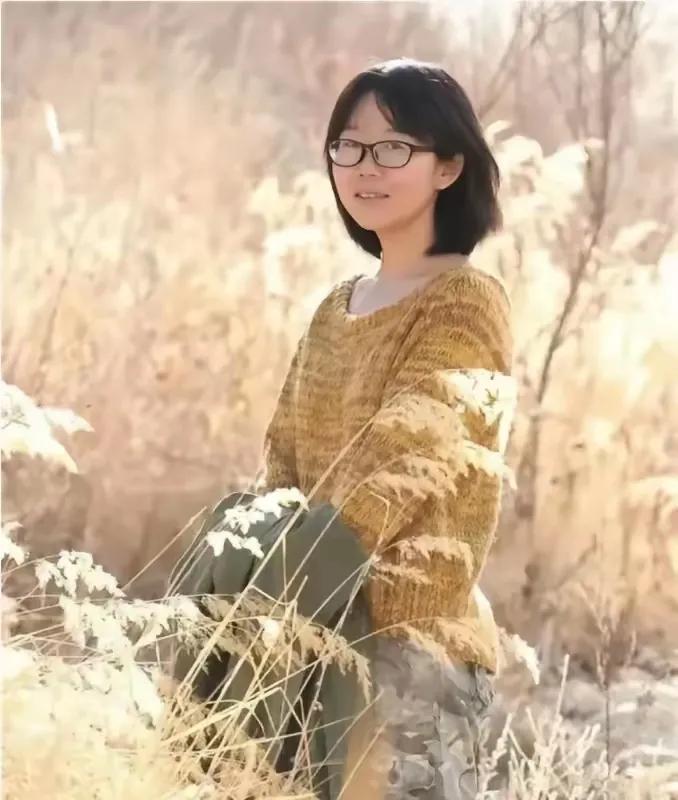 李娟现在很有钱了
她原本安静的生活会不会改变
李娟是个特别的人
不结婚不生孩子
