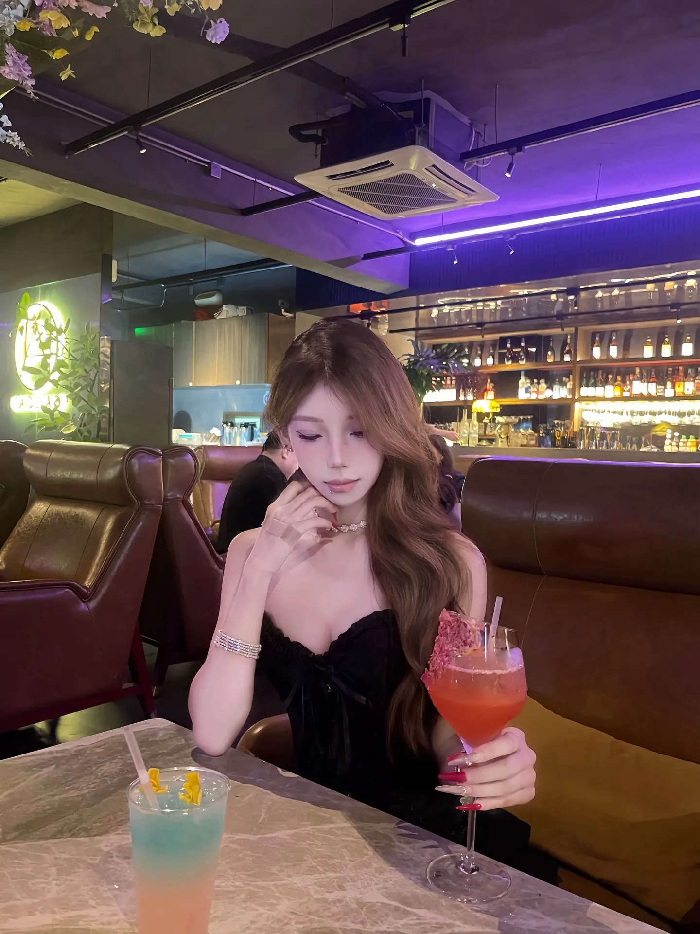 我想念你的方式只是偷偷打开你所有的社交软件逛一圈又无奈地退出去 其实我...