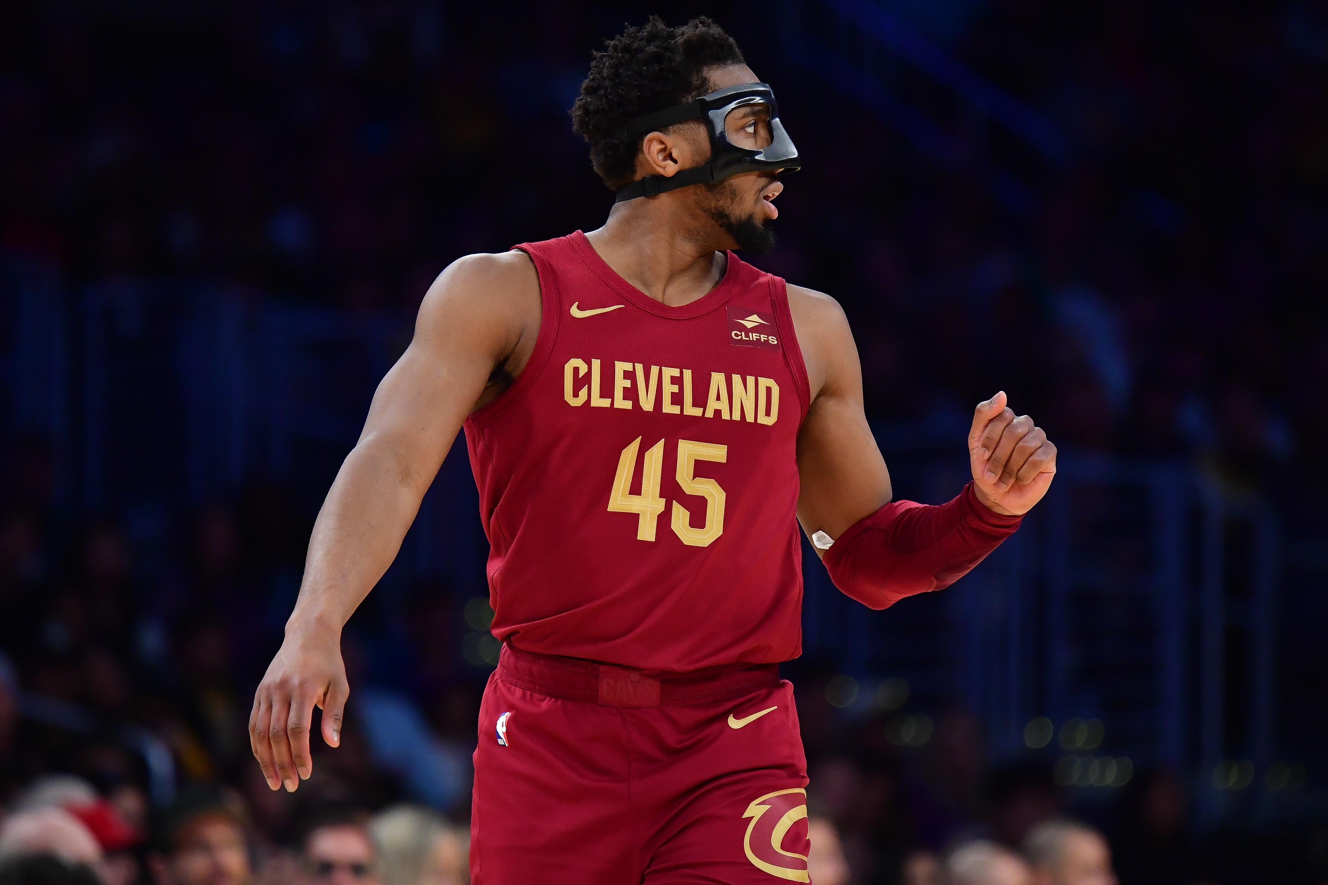 值得祝贺！今天是米切尔自二月以来首次打出命中率超过50%的比赛。#米切尔# ​​