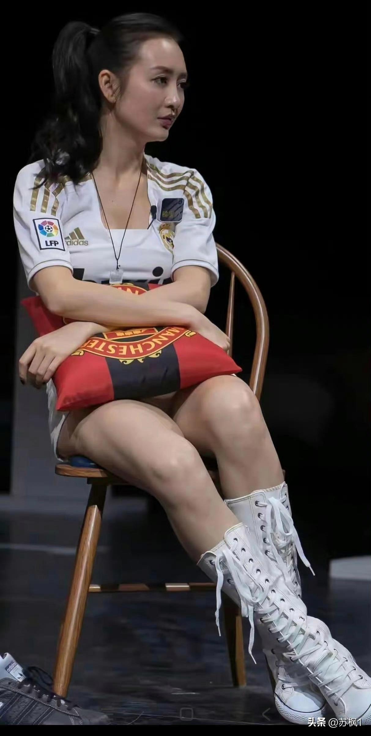 王鸥的腿一看就是练过的。粗是粗了点，但健壮也是一种美！