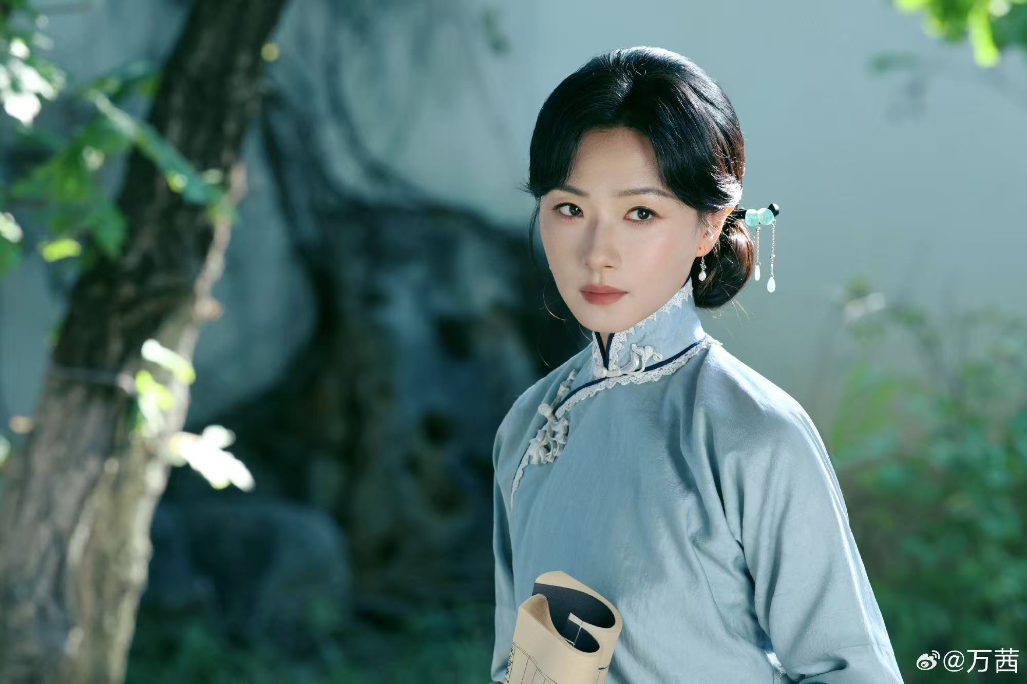 万茜民国风完全白月光万茜民国大家闺秀仪态温柔内敛、雅致动人，万茜身上的沉静气质与