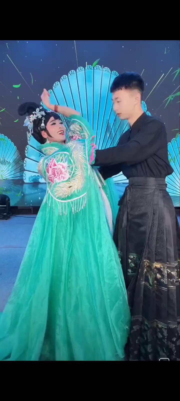 点赞，姐姐们，阿姨们。