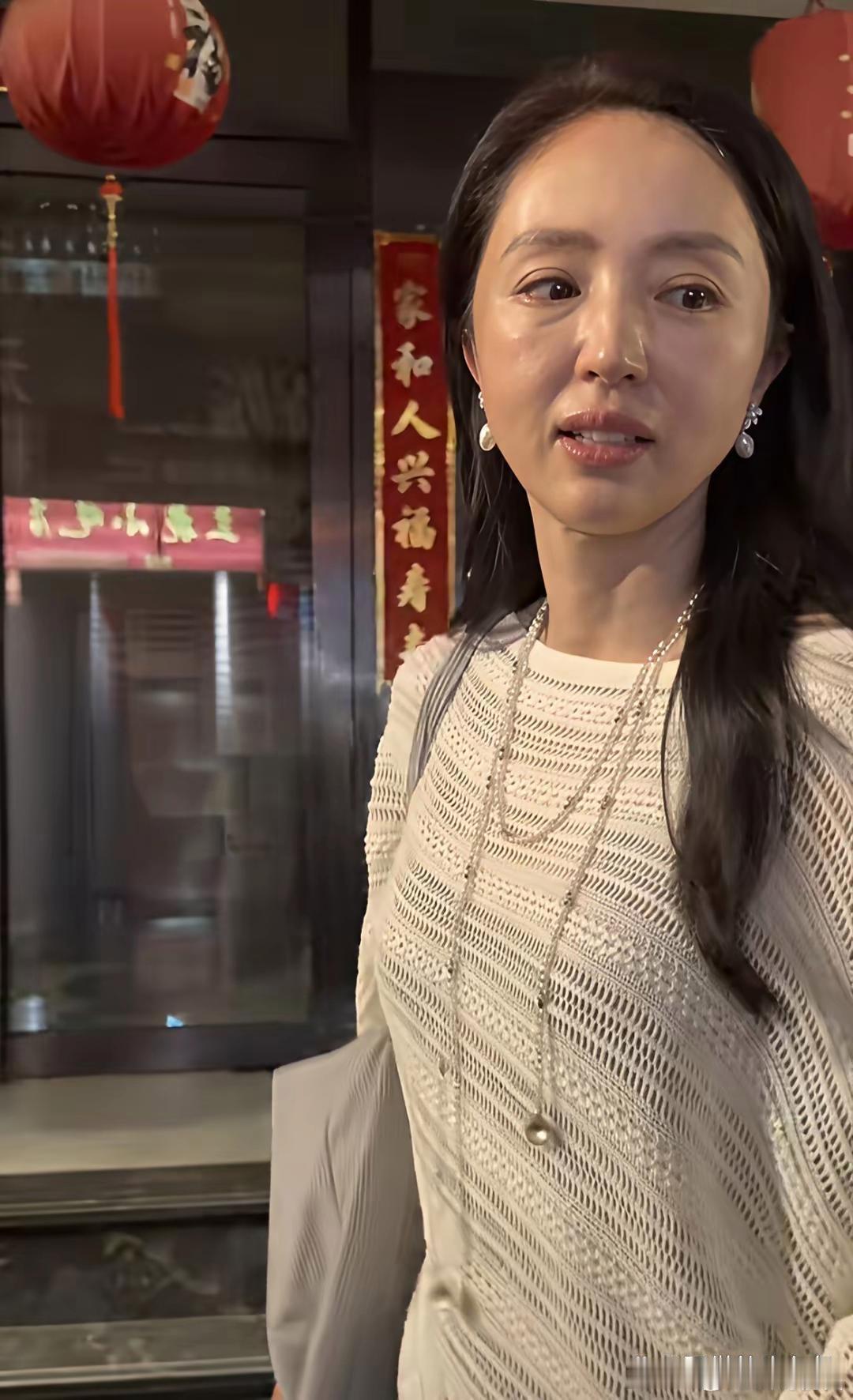 厦门斗西路偶遇素颜的董璇 