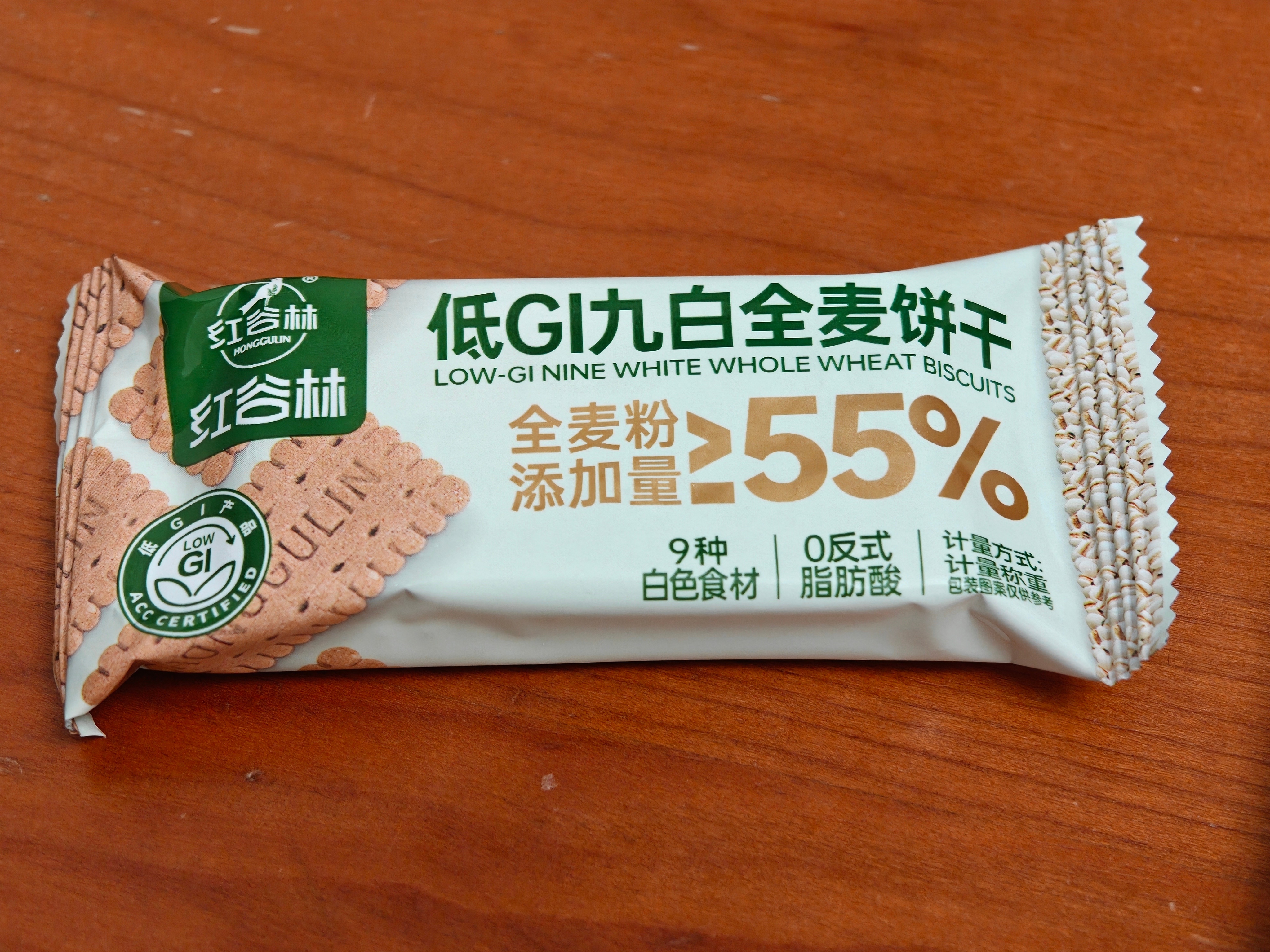 这个牌子的饼干跟消化饼的口感差不多，我非常喜欢麦维他的消化饼，但是一筒包装实在太