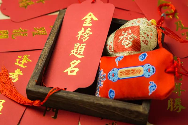 给他人取个名字收费3000元，你们觉得贵吗？不是我啊，是我一朋友。取名有那么难吗