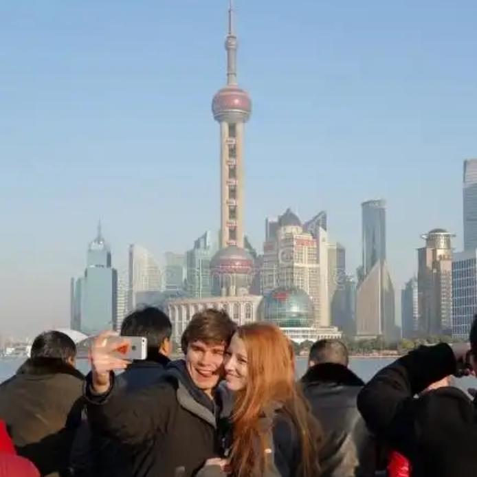 美国游客来华后破防：被西方媒体骗了几十年！
 
大批美国游客涌入中国，回国后集体