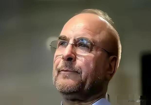 伊朗这步棋，真叫人后背发凉。
自家被炸了40多天，3000多人无辜丧生，数十艘商