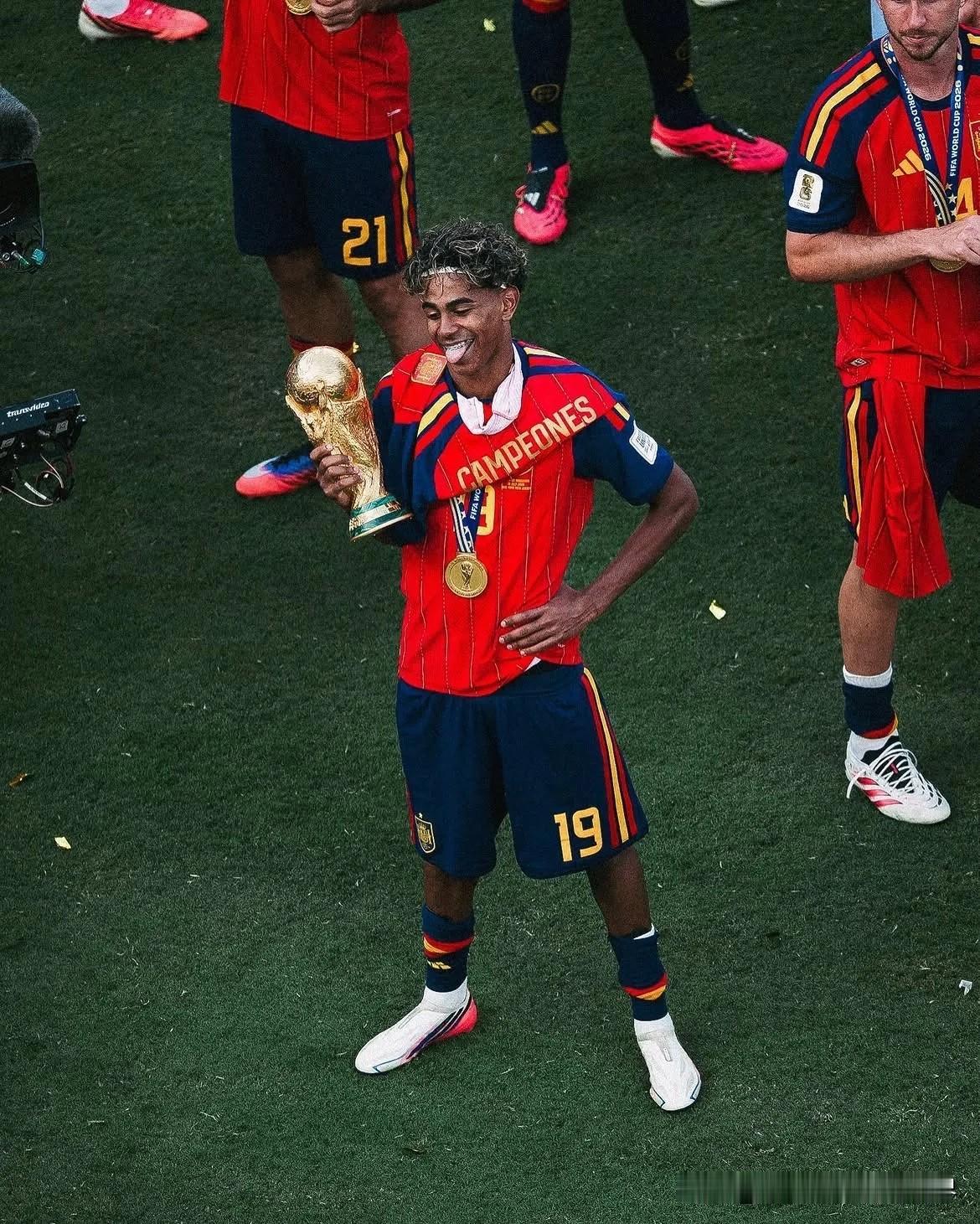 FIFA男足最新一期世界排名（截至2026年7月22日）：

1. 🇪🇸 西