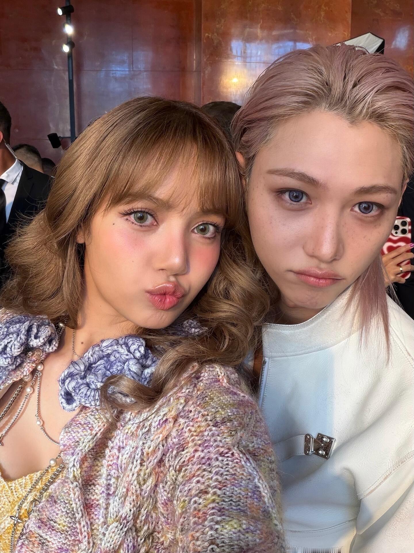 LISA更新与李龙馥Felix合照💖🤍 ​​​