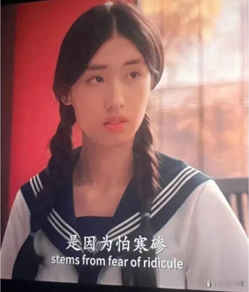 近日，冯小刚养女徐朵参演《非诚勿扰3》，剧中造型还是很清纯可人的。真的是女大十八