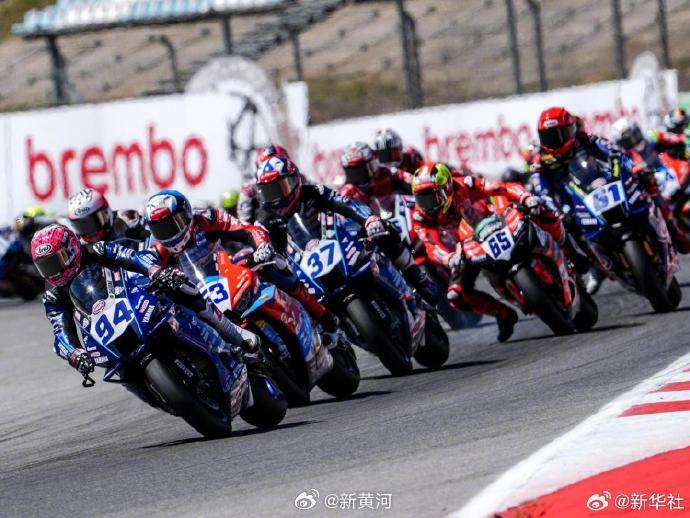 【世界超级摩托车锦标赛荷兰站：#张雪机车夺得超级杆位赛第二名#】新华社荷兰阿森4